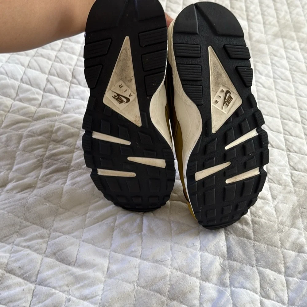 Nike Bronzine Huarache Sneakers - Picture 9 of 9